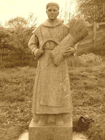 Statue av St Moling like utenfor byen Graignamanagh