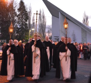 At the end of the last Mass in St Dominic's church in Athy the Dominican friars led a procession of their parishioners through the town to St Michael’s parish where they handed over their former congregation into the custody of that parish. 