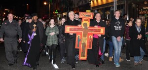 25.3.2016 ECUMENICAL WAY OF THE CROSS. This evening Church of Ireland Archbishop of Dublin Dr Michael Jackson joined Catholic Archbishop of Dublin Dr Diarmuid Martin in an Ecumenical Way of the Cross from Christ Church Cathedral To St Mary's Pro Cathedral. En route the two Archbishops paused at the GPO to remember all of those who died in 1916. Pic shows Archbishops Michael Jackson and Diarmuid Martin leading the Ecumenical Way of the Cross from Christ Church to St Mary's Pro Cathedral on Good Friday evening. Pic John Mc Elroy. NO REPRO FEE.